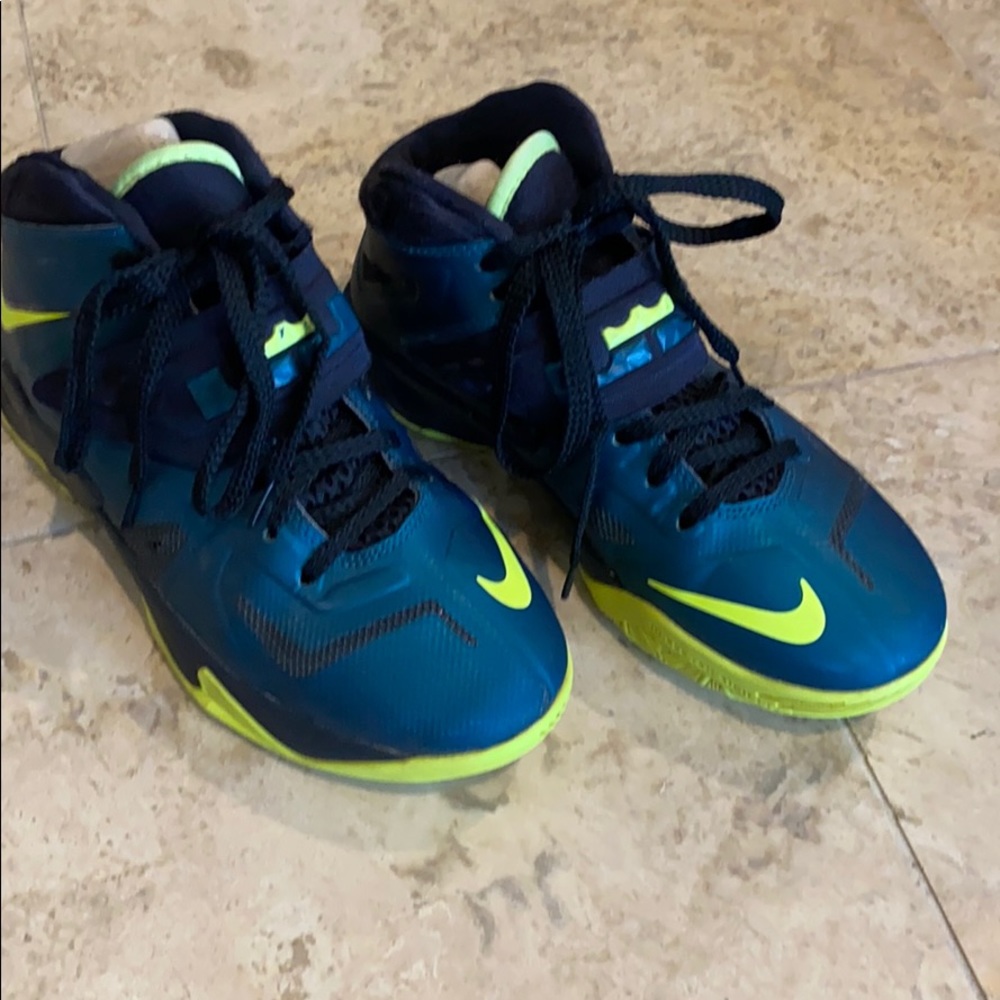 Nike Lebrons Boys 4Y